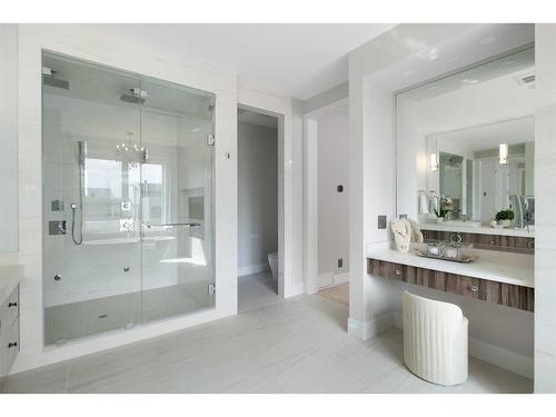 2543 11 Avenue Nw, Calgary, AB - Indoor Photo Showing Bathroom