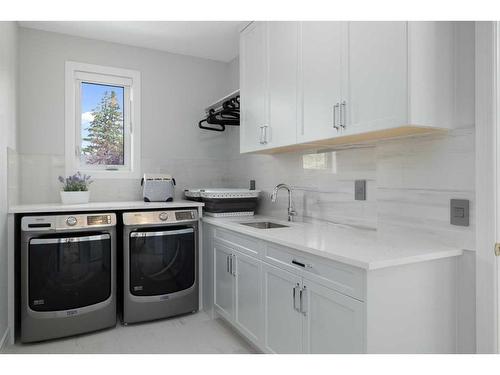 2543 11 Avenue Nw, Calgary, AB - Indoor Photo Showing Laundry Room