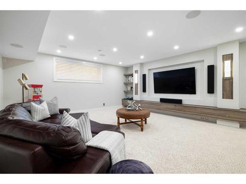 2543 11 Avenue Nw, Calgary, AB - Indoor Photo Showing Basement