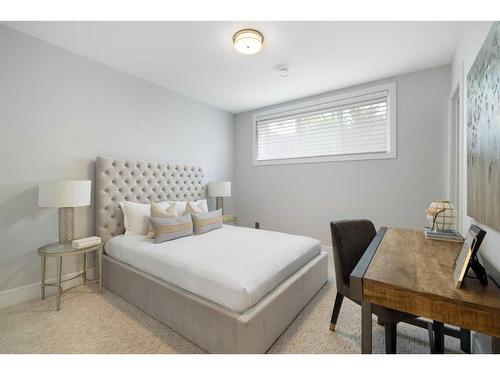 2543 11 Avenue Nw, Calgary, AB - Indoor Photo Showing Bedroom