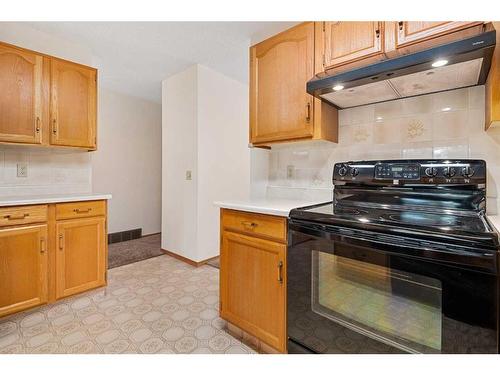 61 Sandarac Circle Nw, Calgary, AB - Indoor Photo Showing Kitchen