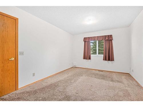 61 Sandarac Circle Nw, Calgary, AB - Indoor Photo Showing Other Room