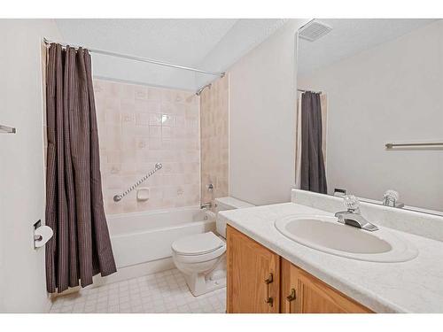 61 Sandarac Circle Nw, Calgary, AB - Indoor Photo Showing Bathroom