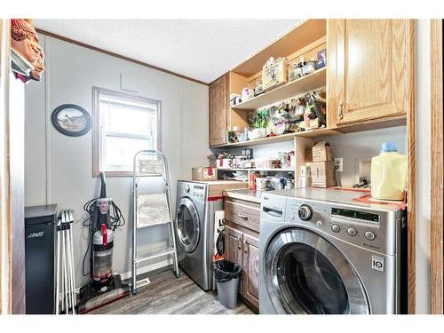 327 Erin Woods Green Se, Calgary, AB - Indoor Photo Showing Laundry Room