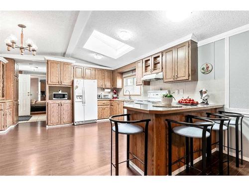 327 Erin Woods Green Se, Calgary, AB - Indoor Photo Showing Kitchen