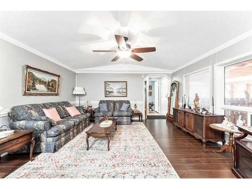 327 Erin Woods Green Se, Calgary, AB - Indoor Photo Showing Living Room