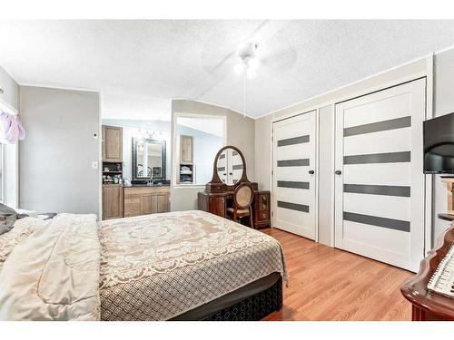 327 Erin Woods Green Se, Calgary, AB - Indoor Photo Showing Bedroom