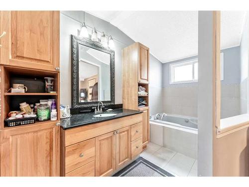 327 Erin Woods Green Se, Calgary, AB - Indoor Photo Showing Bathroom