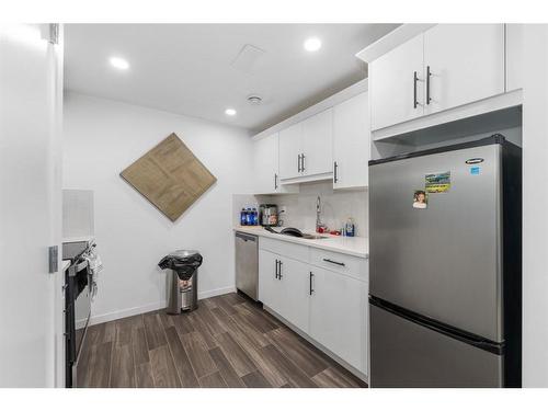 664 Seton Circle Se Circle Se, Calgary, AB - Indoor Photo Showing Kitchen