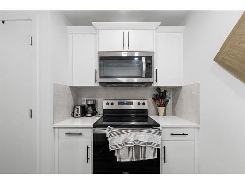 664 Seton Circle Se Circle Se, Calgary, AB - Indoor Photo Showing Kitchen