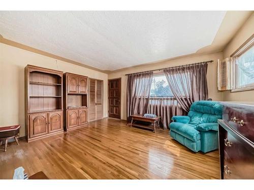 11 Beaupre Crescent Nw, Calgary, AB - Indoor