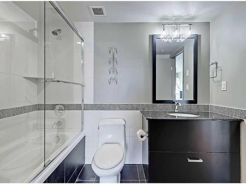 1706-888 4 Avenue Sw, Calgary, AB - Indoor Photo Showing Bathroom