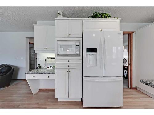 170 Woodpark Circle Sw, Calgary, AB - Indoor Photo Showing Kitchen