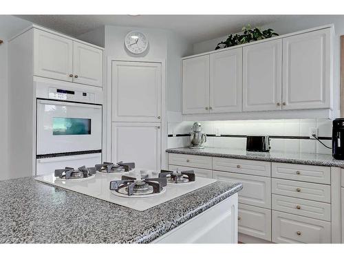 170 Woodpark Circle Sw, Calgary, AB - Indoor Photo Showing Kitchen