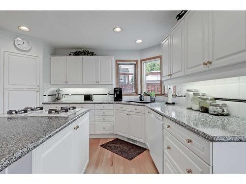 170 Woodpark Circle Sw, Calgary, AB - Indoor Photo Showing Kitchen