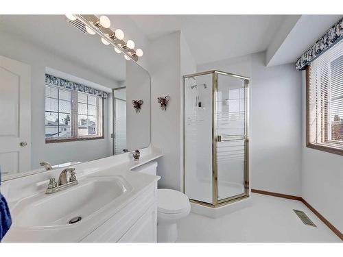 170 Woodpark Circle Sw, Calgary, AB - Indoor Photo Showing Bathroom