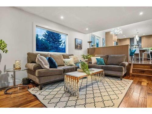 16 Lake Newell Green Se, Calgary, AB - Indoor Photo Showing Living Room