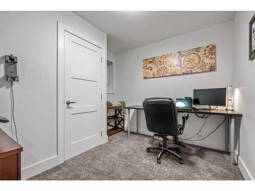 16 Lake Newell Green Se, Calgary, AB - Indoor Photo Showing Office