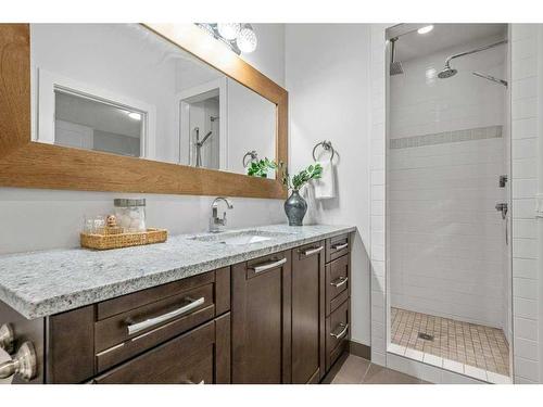 16 Lake Newell Green Se, Calgary, AB - Indoor Photo Showing Bathroom