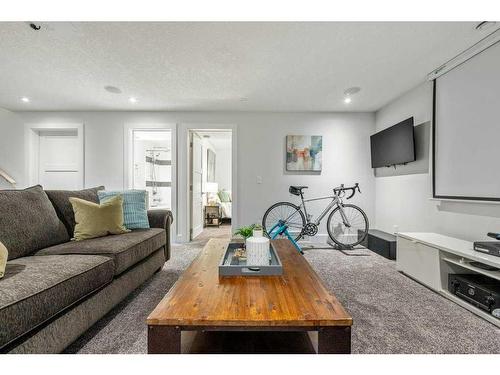 16 Lake Newell Green Se, Calgary, AB - Indoor Photo Showing Living Room