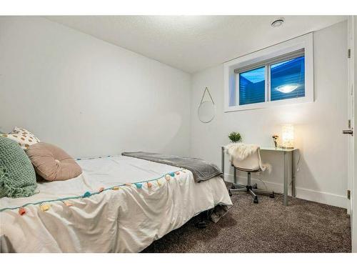 16 Lake Newell Green Se, Calgary, AB - Indoor Photo Showing Bedroom