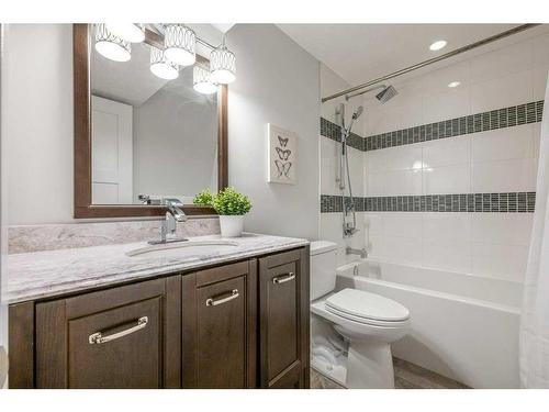 16 Lake Newell Green Se, Calgary, AB - Indoor Photo Showing Bathroom