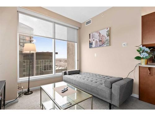 2702-1320 1 Street Se, Calgary, AB - Indoor Photo Showing Living Room