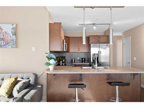 2702-1320 1 Street Se, Calgary, AB - Indoor Photo Showing Kitchen