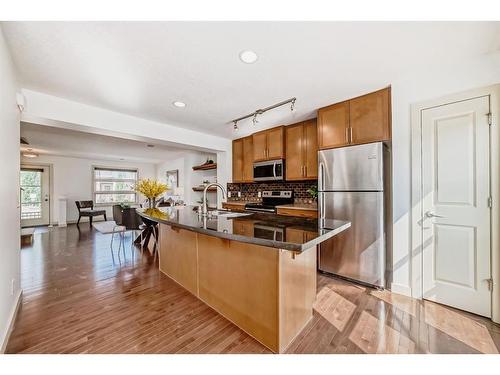 51 Aspen Hills Green Sw, Calgary, AB - Indoor Photo Showing Kitchen