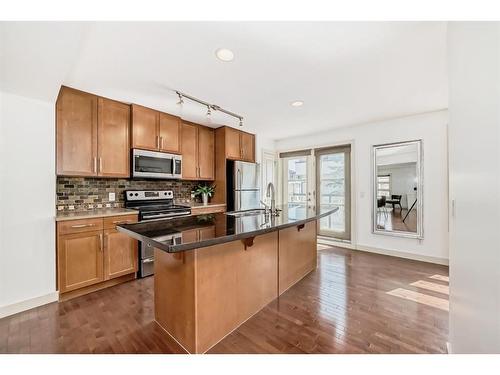 51 Aspen Hills Green Sw, Calgary, AB - Indoor Photo Showing Kitchen