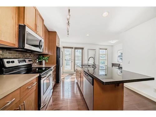 51 Aspen Hills Green Sw, Calgary, AB - Indoor Photo Showing Kitchen With Double Sink With Upgraded Kitchen