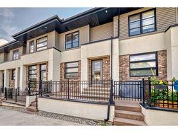 51 Aspen Hills Green SW Calgary, AB T3H 0H6