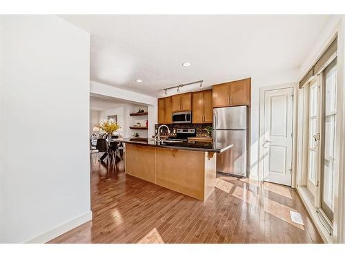 51 Aspen Hills Green Sw, Calgary, AB - Indoor Photo Showing Kitchen