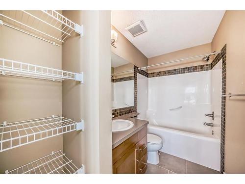 51 Aspen Hills Green Sw, Calgary, AB - Indoor Photo Showing Bathroom