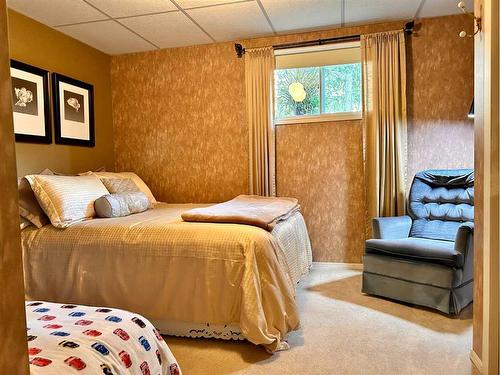 818 7 Avenue Ne, Three Hills, AB - Indoor Photo Showing Bedroom