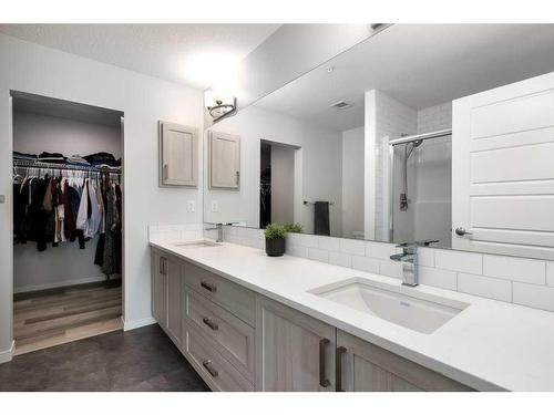 2209-220 Seton Grove Se, Calgary, AB - Indoor Photo Showing Bathroom