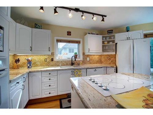 2009 21 Avenue Sw, Calgary, AB - Indoor Photo Showing Kitchen