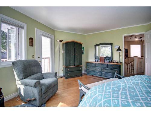 2009 21 Avenue Sw, Calgary, AB - Indoor Photo Showing Bedroom