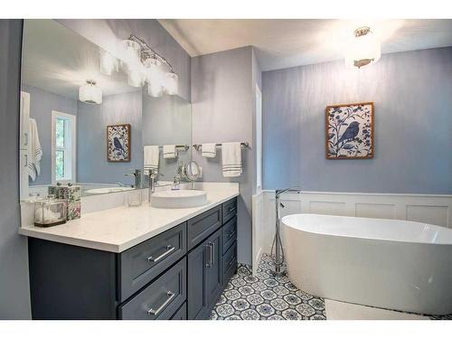 2009 21 Avenue Sw, Calgary, AB - Indoor Photo Showing Bathroom