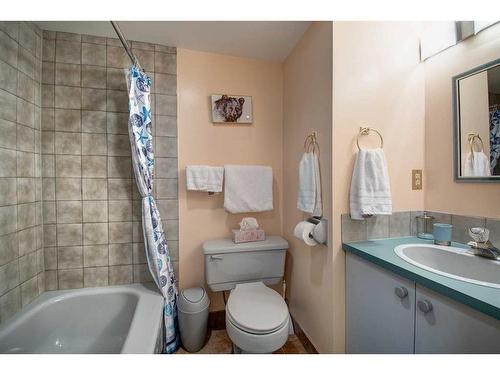 2009 21 Avenue Sw, Calgary, AB - Indoor Photo Showing Bathroom