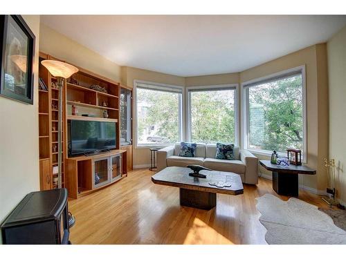 2009 21 Avenue Sw, Calgary, AB - Indoor Photo Showing Living Room