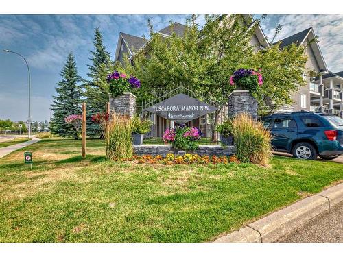 303-1303 Tuscarora Manor Nw, Calgary, AB - Outdoor