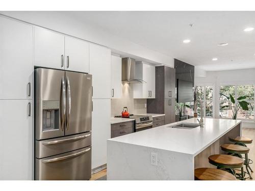 1904 12 Street Sw, Calgary, AB - Indoor Photo Showing Kitchen With Stainless Steel Kitchen With Upgraded Kitchen