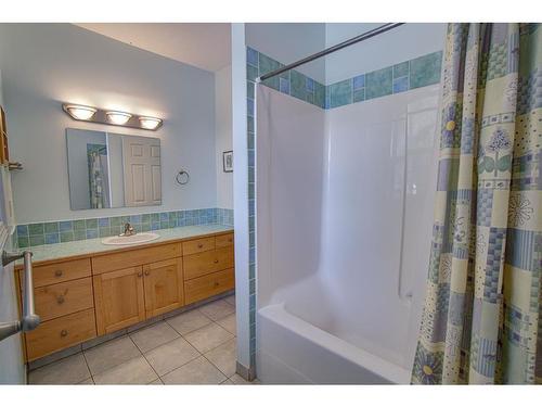 224 52 Avenue West, Claresholm, AB - Indoor Photo Showing Bathroom