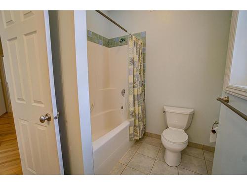 224 52 Avenue West, Claresholm, AB - Indoor Photo Showing Bathroom