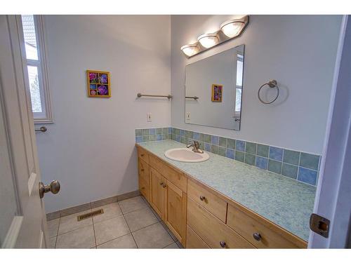 224 52 Avenue West, Claresholm, AB - Indoor Photo Showing Bathroom