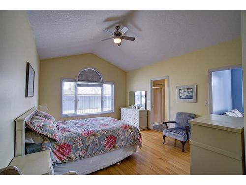 224 52 Avenue West, Claresholm, AB - Indoor Photo Showing Bedroom