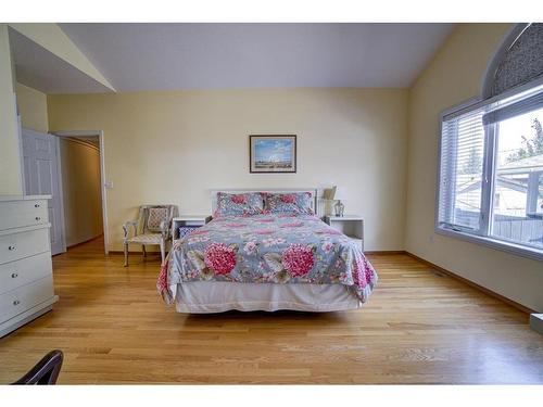 224 52 Avenue West, Claresholm, AB - Indoor Photo Showing Bedroom