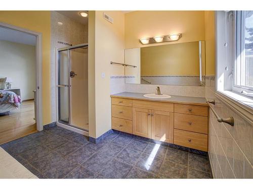 224 52 Avenue West, Claresholm, AB - Indoor Photo Showing Bathroom