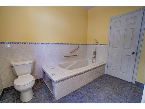 224 52 Avenue West, Claresholm, AB - Indoor Photo Showing Bathroom